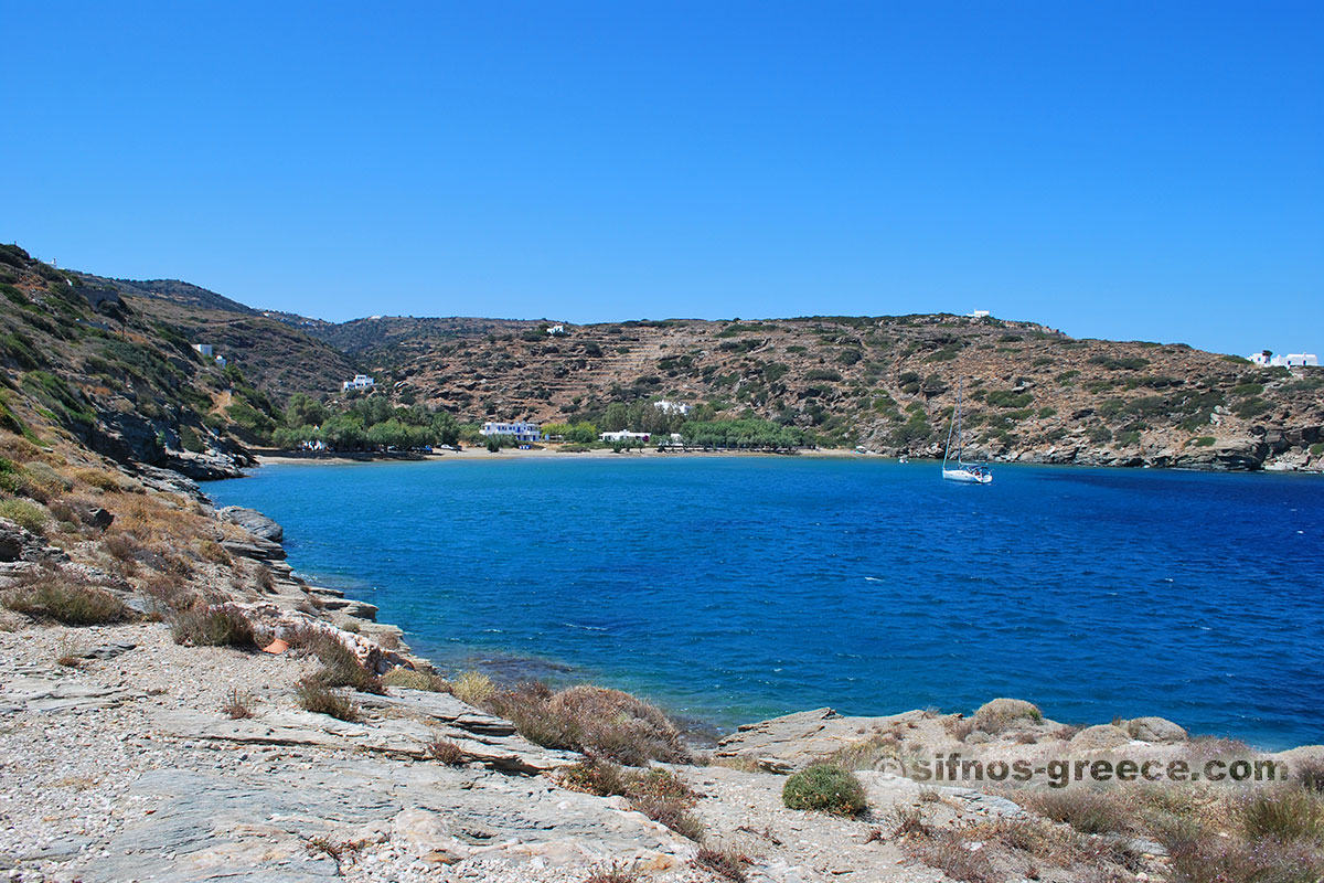 La spiaggia di sabbia di Apokofto accanto al Chrissopigi