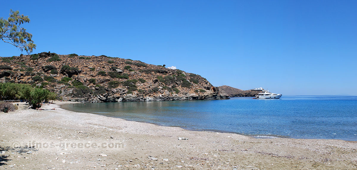 La spiaggia di sabbia di Apokofto accanto al Chrissopigi