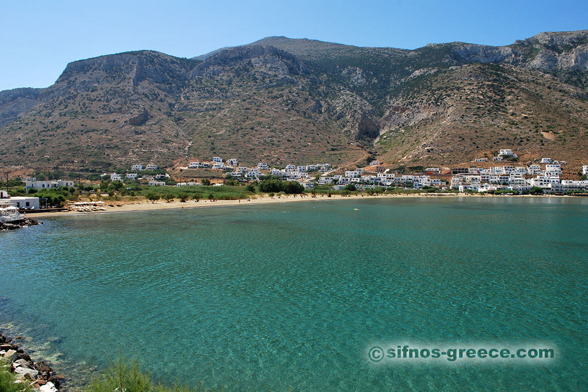 La spiaggia di Kamares