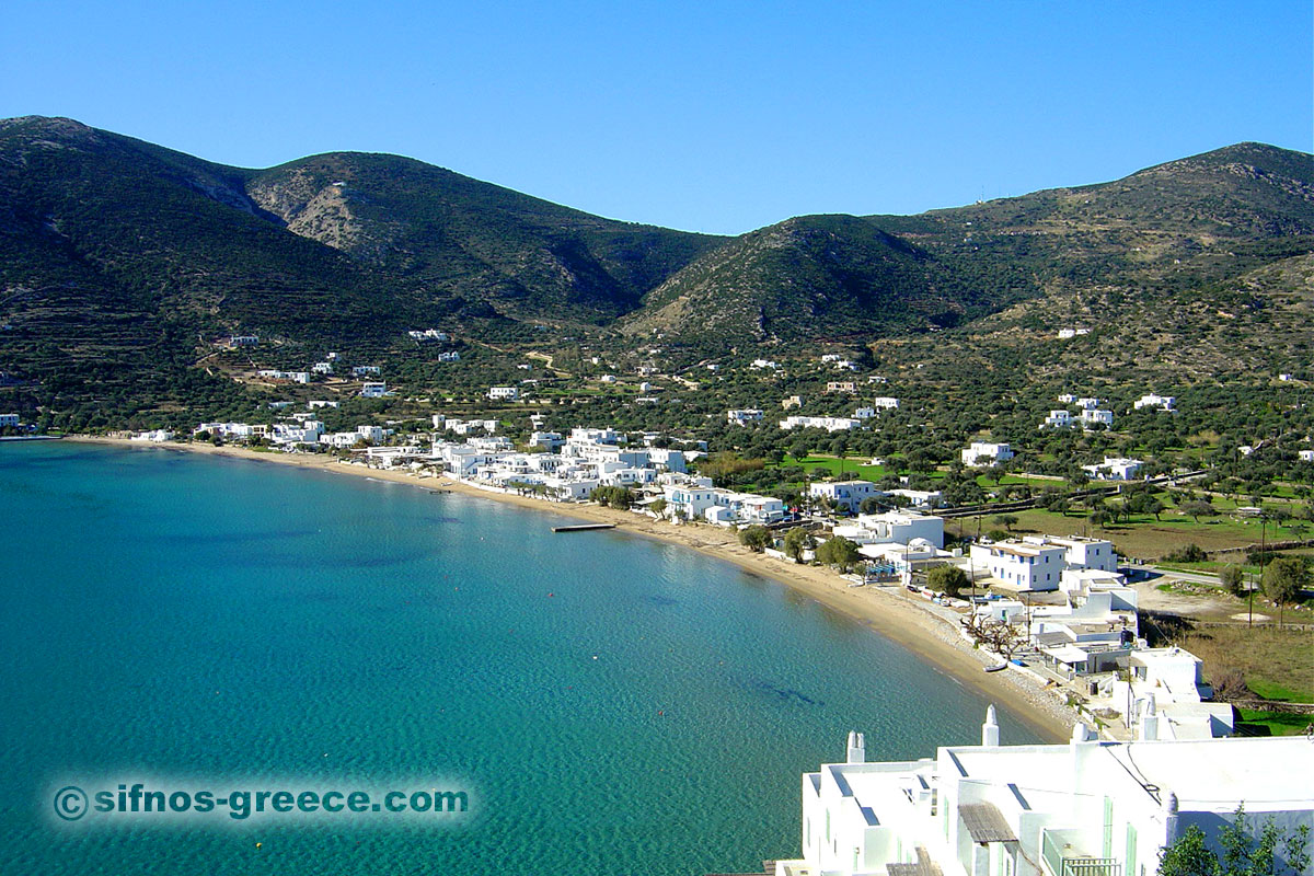 La spiaggia di Platis Gialos