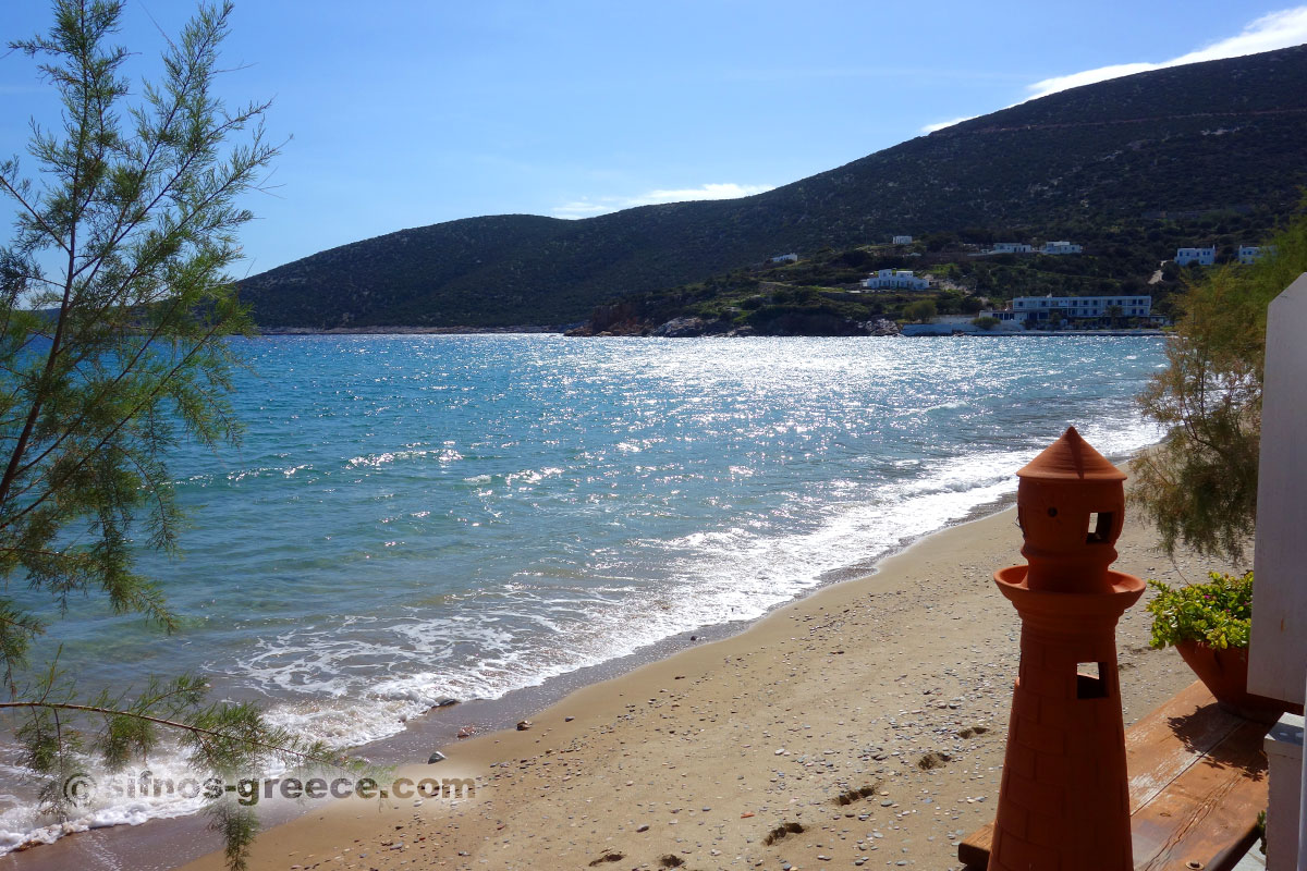 La spiaggia sabbiosa di Platis Gialos