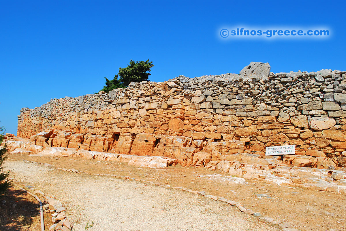 Il muro della Cittadella a Agios Andreas